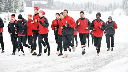 Noua achiziție a 'câinilor' a surprins pe toată lumea!** Țălnar e convins să îl titularizeze imediat după asta. Ce a 'arătat' Rullo în cantonamentul de la Brașov: