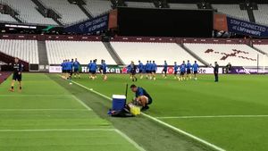 Cum s-au antrenat jucătorii de la FCSB pe stadionul impresionant al lui West Ham United, înainte de meciul din Conference League | VIDEO
