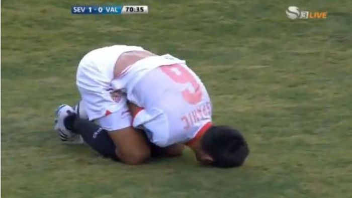 VIDEO Amuzant sau revoltător?** Vezi o simulare jenantă a doi jucători din La Liga