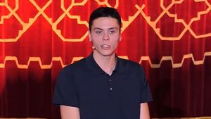 David Popovici se implică puternic în acte caritabile: „Am vrut să mă fac călugăr Shaolin când eram mic. Nu-mi plăcea orezul însă. Mi-ar fi plăcut atunci să fiu nenea ăla care stă în picioare pe mașina de gunoi”. SPECIAL