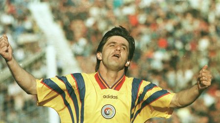 EXCLUSIV | Când Lăcătuș băga piciorul sub minge și zidul "dormea" în ghete. "Am trecut pe lângă el și i-am zis așa". Povestea unuia dintre golurile de generic înscrise după '90