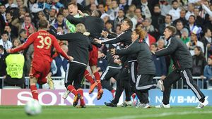 VIDEO A ajuns EROU după ce fanii l-au HULIT când a semnat!** "Nu ai ce căuta la noi în echipă!" Acum toți sunt la picioarele lui