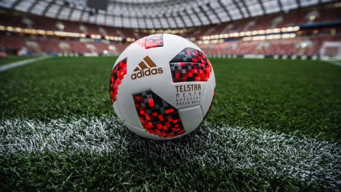 GALERIE FOTO | Adidas a lansat mingea oficială care va fi folosită în fazele eliminatorii ale Mondialului din Rusia: Telstar Mechta