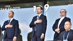 Acuzații grave la adresa FRF din partea unui fost fotbalist de la Steaua. „Fiul meu n-a dat șpagă și nu a fost chemat! Naționala șpăgarilor e subiect închis!”
