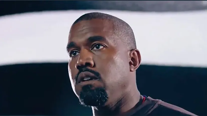 Românca care a fost surprinsă cu Kanye West, dezvăluiri despre întâlnirea cu celebrul artist. La un moment dat, stând la bar, a venit să facem cunoștință
