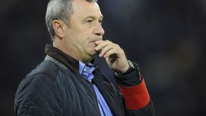 "Prefer să fiu un antrenor fără onoare sau demnitate". Rednic, declarații tari în conferința de presă: "Dacă m-aș fi luat după ei, trebuia să dau afară toți jucătorii" 