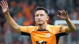 Adrian Mutu îl „sapă” pe Giovanni Becali? Neftchi a făcut ofertă pentru Olimpiu Moruțan, deși impresarul negase că se va face vreodată acest transfer