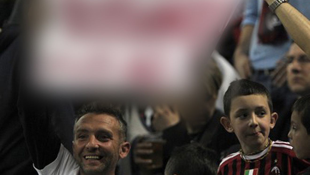 FOTO Declarație de dragoste de la rivali: ** Venit să-i elimine pe "diavoli", Messi a fost întâmpinat cu un val de simpatie la Milano!