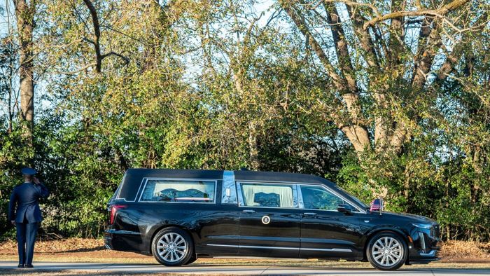 A făcut peste 25.000.000 de dolari în America şi acum, la 70 de ani, are o firmă de pompe funebre: „Nici în cea mai sălbatică imaginație a mea nu m-aş fi gândit că voi face asta"