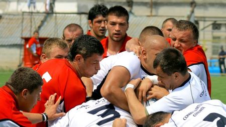 VIDEO Măcel la Farul - Dinamo!** Cinci răniți din cauza violențelor din teren!