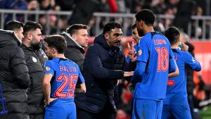 Patronul echipei din Superliga a ofertat doi fotbaliști de la FCSB și îi avertizează: „Au mai făcut și alții așa și apoi au ajuns să semneze pe bani mult mai puțini”. EXCLUSIV