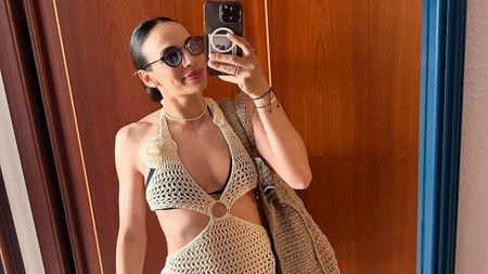 Teo Meluță a dat petrecerea burlăcițelor în costum de baie. Cea mai frumoasă fotbalistă, imagini spectaculoase, la piscină