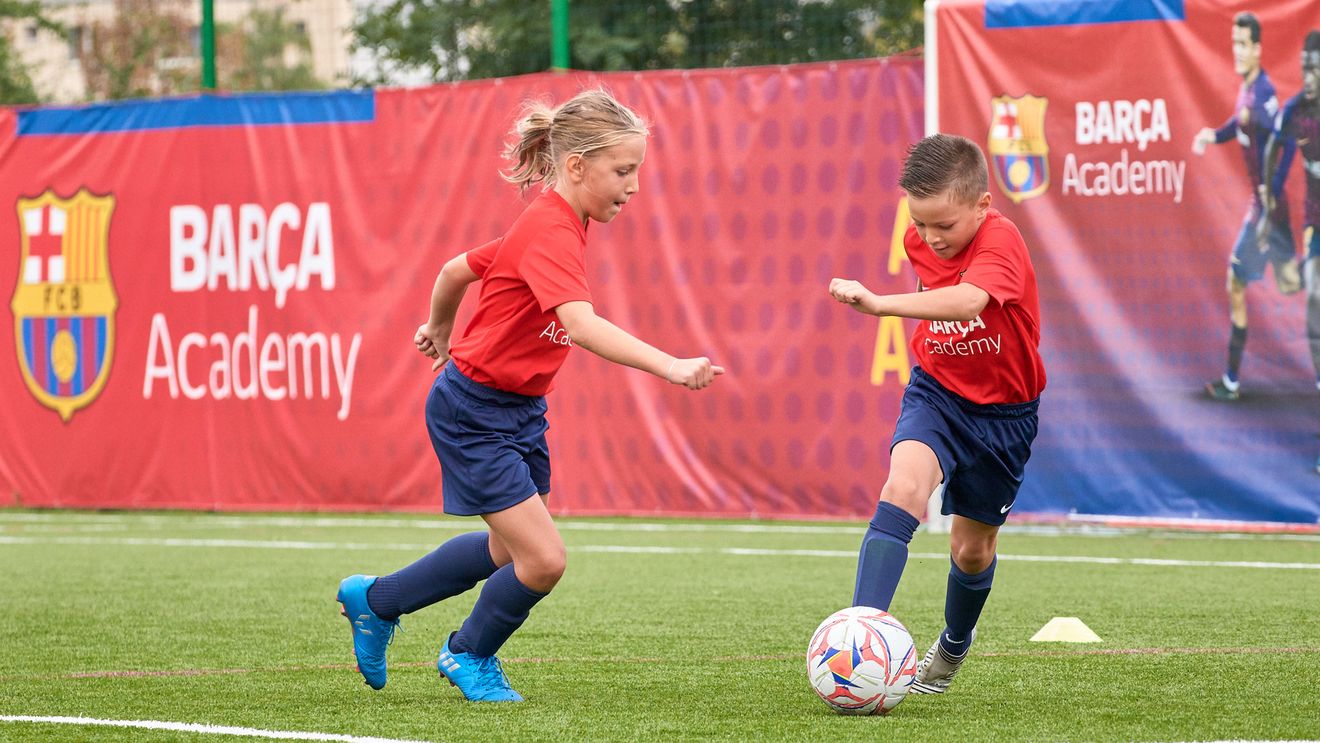 Academia Barcelonei se extinde în România și ajunge și la București cu fotbal și baschet. Perioada de desfășurare și modalitățile de înscriere
