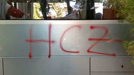 Autocarul lui Oltchim a fost vandalizat la Zalău:** "Asta ne mai lipsea"