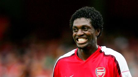 Adebayor a semnat cu Man City