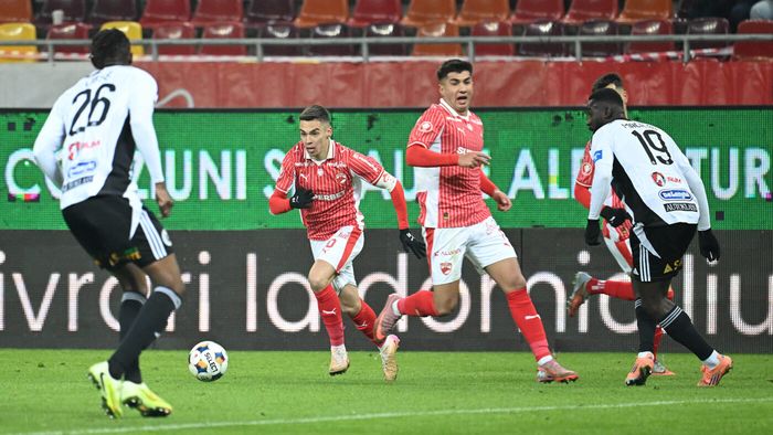 Ce i-au spus fotbaliștii lui Dinamo lui Cătălin Cîrjan, în vestiar, când au vorbit despre oferta uriașă din Ucraina: „Să se gândească la asta!”