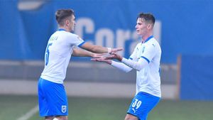 Craiova nu mai vrea să repete cazul „Octavian Popescu” şi le-a prelungit contractele celor mai promiţători juniori. Ce măsură a luat Mihai Rotaru după ce mijlocașul a ajuns la FCSB | EXCLUSIV