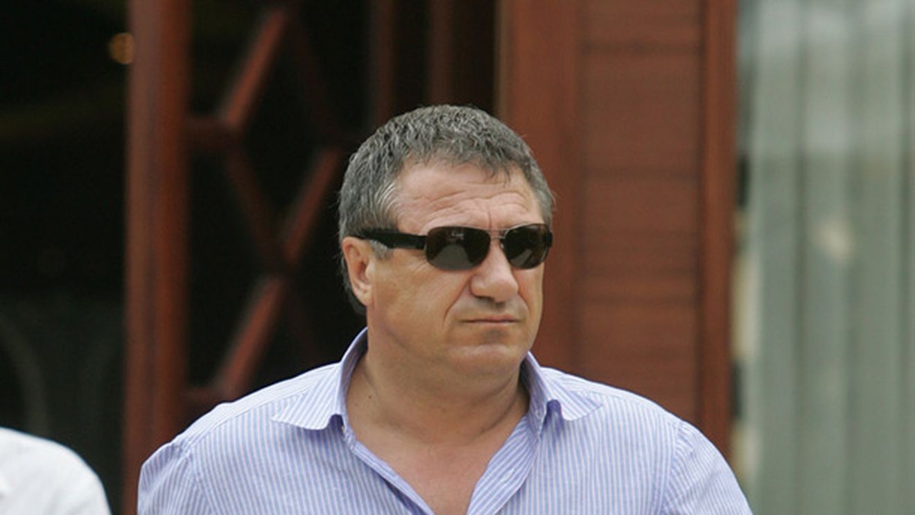 V.Becali: "Să fie jucători și impresari în cătușe!"