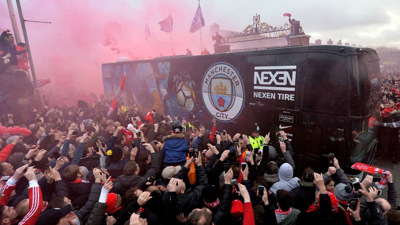Guardiola a răbufnit: "Mulțumim că ne-ați protejat...să vă fie rușine! Nu mă așteptam la așa ceva de la un club precum Liverpool". VIDEO | Cum s-a văzut asediul "din interior"