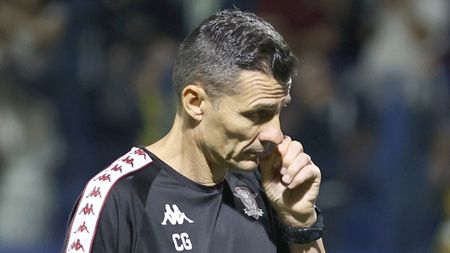 Costel Gâlcă, reacție după ce s-a spus că Petrila n-a vrut să dea mâna cu el: „M-a supărat atât de rău, încât am glumit cu el la final”