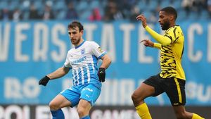 Nemaiauzit! Fază de noaptea minții în Superliga: fotbalistul a jucat cu ghete de rugby la Craiova!