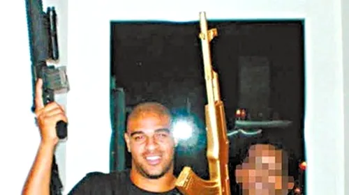 INCREDIBIL** Adriano a împușcat o tânără în timp ce se juca cu arma unui polițist! Fostul interist a refuzat să meargă la secție