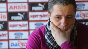 Șumudică: "Rapid se va bate la titlu la anul! Rada a demonstrat că e un antrenor bun"