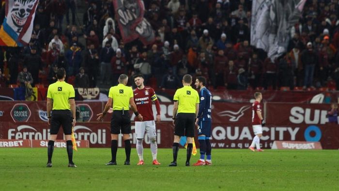 Junior Morais „a îngropat-o” pe Rapid! Fundașul a luat cartonaș roșu și UTA a înscris din penalty. Fanii giuleșteni au făcut scandal