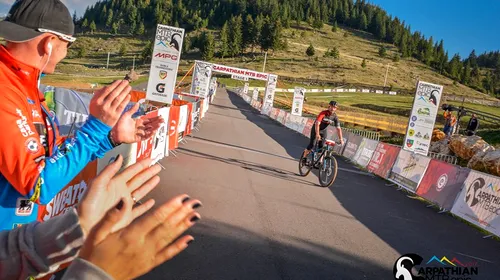 VIDEO | Filmul primei etape la Carpathian MTB Epic 2017: doi slovaci încadrează reprezentantul României pe podium, la Elite masculin. Clasamentele celor cinci categorii de concurs