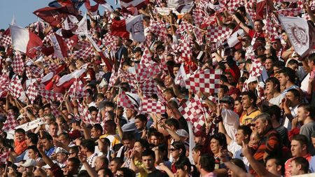 "Dacă rapidiștii iubesc așa mult echipa, de ce nu cumpără 10.000 de abonamente?"