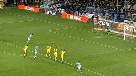 VAR a declanșat încă un scandal în Superligă! Gabi Tamaș s-a certat cu arbitrul George Găman, după ce a dat penalty: „De ce nu te duci să te uiți?” | VIDEO