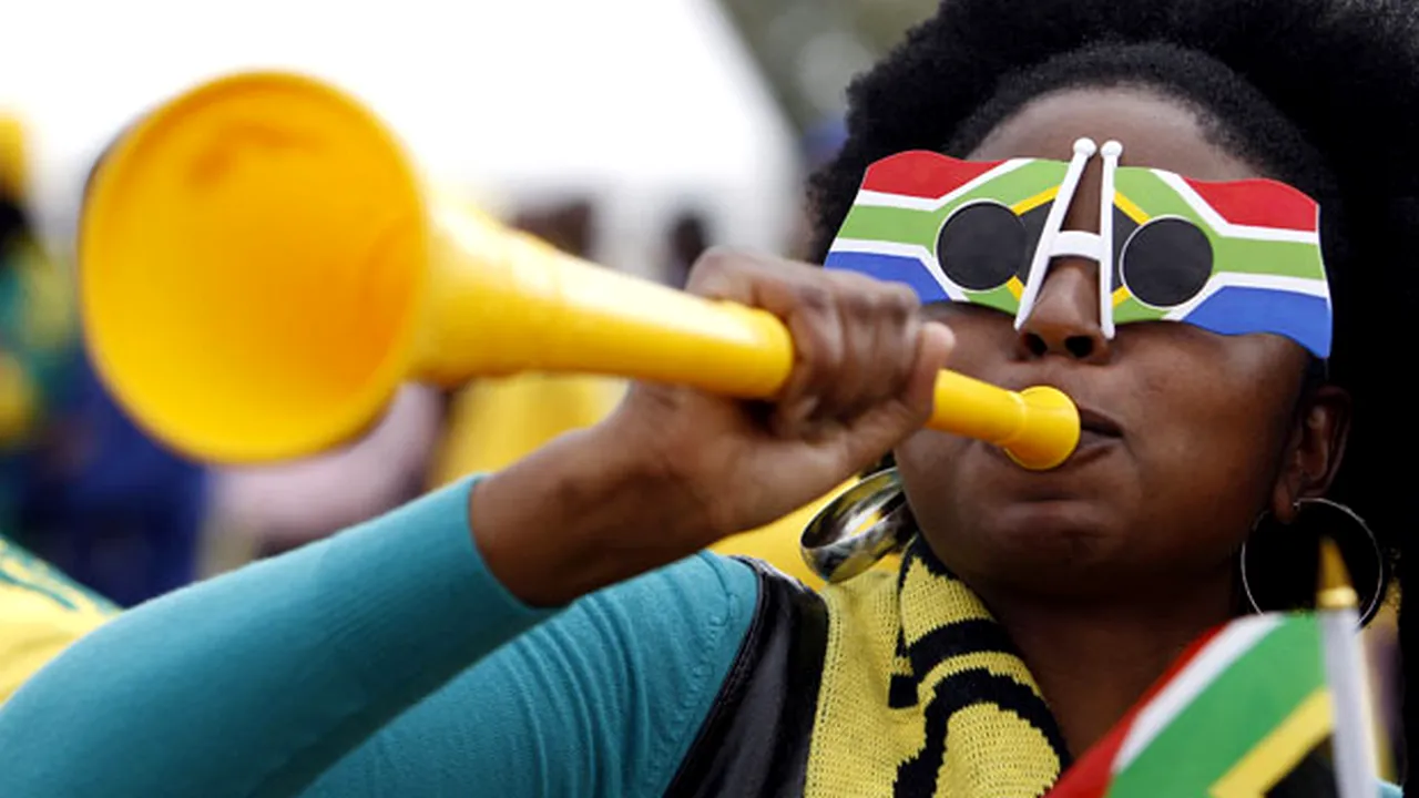 Vuvuzela 'otrăvită'! O fană a ajuns la spital din cauza 'odiosului instrument'