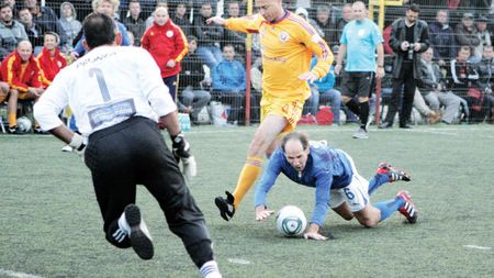 Fanii au pus o vorbă bună pentru italieni:** "Las-o mai moale, nea Florine!"