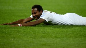 FOTO | A vrut să joace în Europa, dar mirajul banilor l-a fascinat și pe el. După despărțirea de Astra, Bukari a semnat un contract cu o echipă din Arabia Saudită antrenată de un român