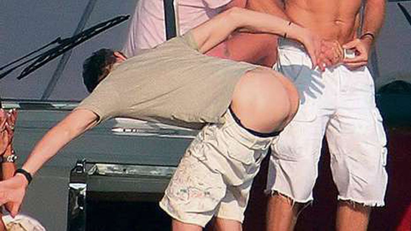 Ghici ce scrie pe fesele lui Coulthard! - ep. 2 -