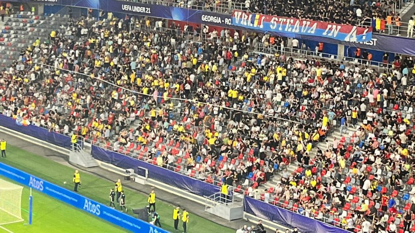Derapaj scandalos al galeriei CSA Steaua la meciul România U21 - Spania U21! Ce au putut să scandeze roș-albaștrii. Nu a scăpat nimeni, de la Răzvan Burleanu, la Gigi Becali