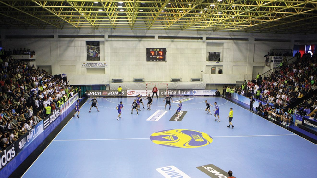 "În sălile lui Ceaușescu!"