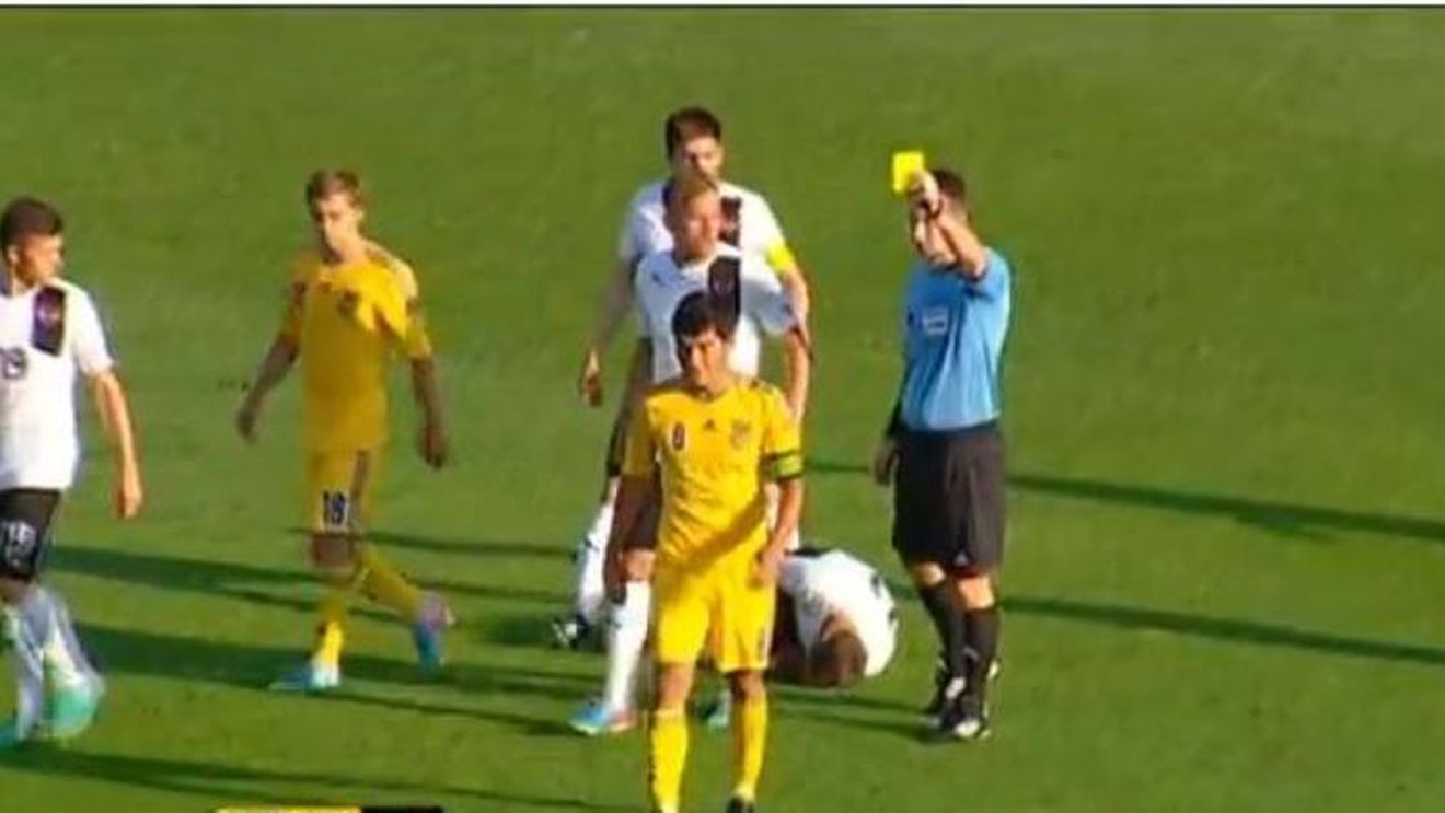 Decizie corectă sau exces de zel? VIDEO Pentru ce a primit un jucător două "galbene" în cinci secunde