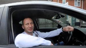 A jucat împotriva lui Mutu, Gică Popescu și Lupescu și acum e taximetrist în Anglia!** Povestea incredibilă a unui jucător cu peste 200 de prezențe în Liga 1