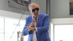 Ion Țiriac face „bijuteria” din Braşov în proiectul de 100.000.000 de euro! Transformă ștrandul într-un patinoar de 5 stele