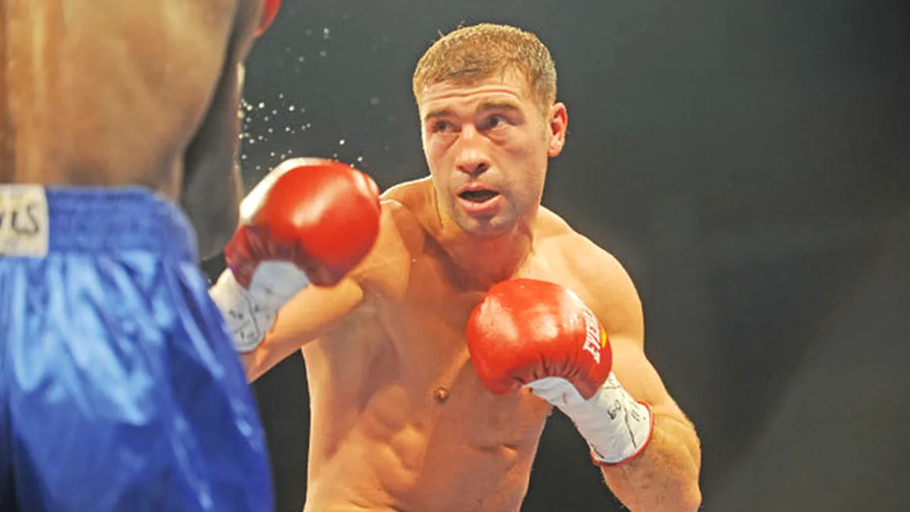 Lucian Bute a decis să se opereze la arcada ochiului stâng 