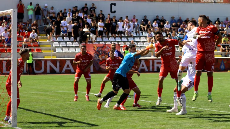 Schimbări la ultima clasată din Liga 2. CS Tunari a renunțat la șase jucători, printre care și Cătălin Hlistei