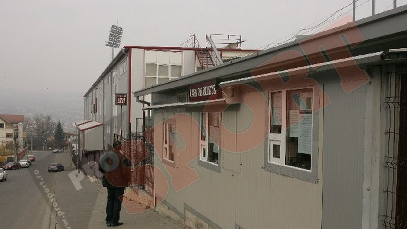 FOTO CFR - "U" Cluj, derby-ul nevăzut!** Casele de bilete s-au deschis degeaba