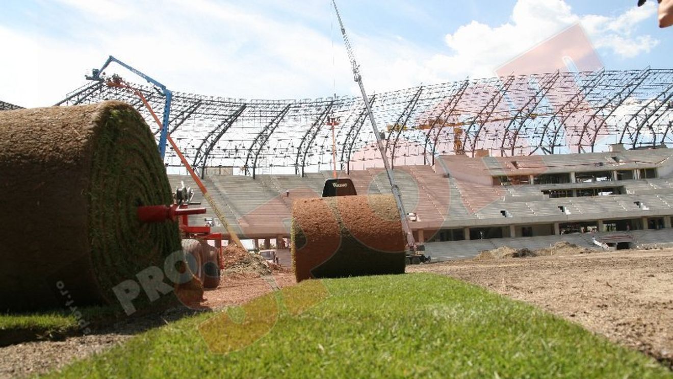 FOTO A început montarea gazonului la Cluj Arena!** Cât costă și de unde a fost adus: