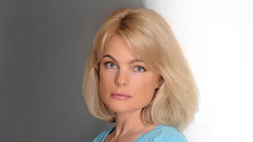 Erika Eleniak, vedeta din Baywatch, vine în România pentru 