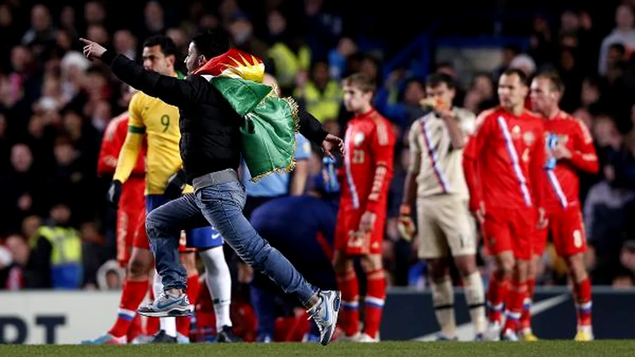 Scuză incredibilă după un egal cu Brazilia: Jucătorii nu s-au concentrat după ce un suporter a intrat pe teren