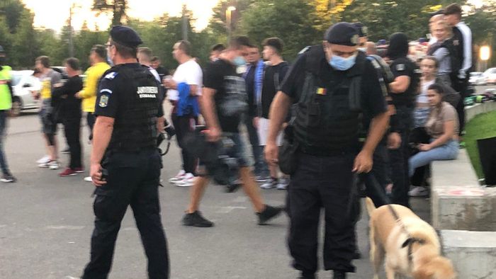 Acțiunile jandarmilor dinaintea derby-ului FCSB-Dinamo, criticate dur: „Urât! Ce puteau să aibă, tămâie?” | EXCLUSIV ProSport Live