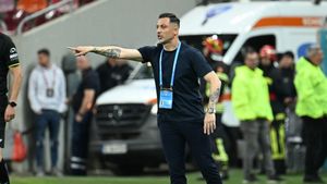 E gata! Primul atacant pe care îl ia din vară Universitatea Craiova: Mirel Rădoi trebuie să-l revitalizeze