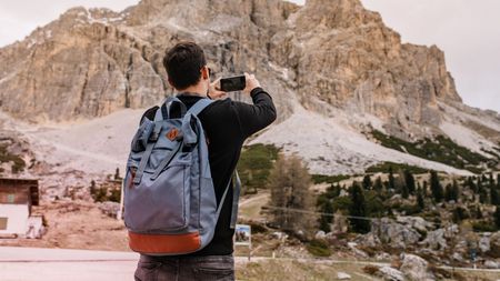 4 accesorii de care ai nevoie, pentru un traseu montan fără neplăceri