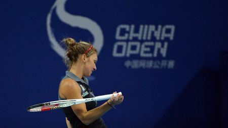 Halep, zdrobită de o jucătoare de pe locul 160 WTA, după ce a trecut de Petrova